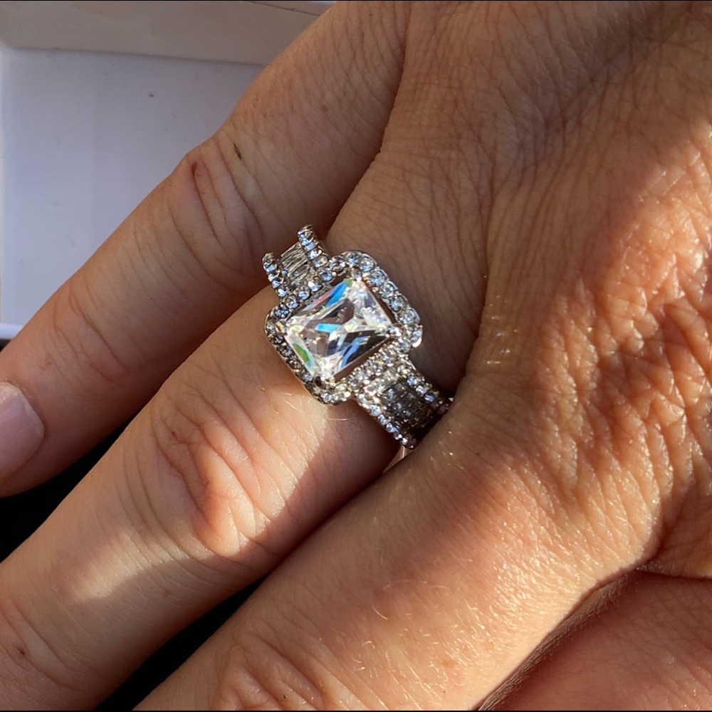 Beautiful Ring - Picture 7 of 9